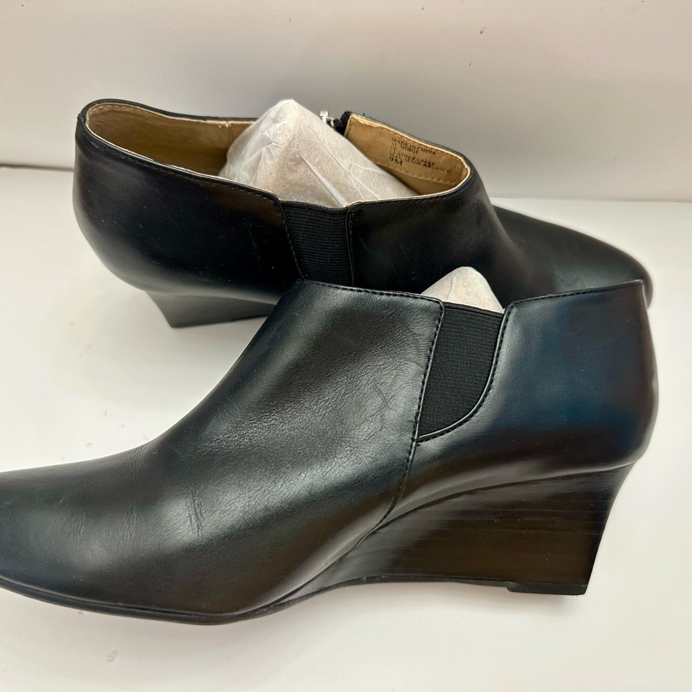 Adrienne Vittadini Black Ankle Booties